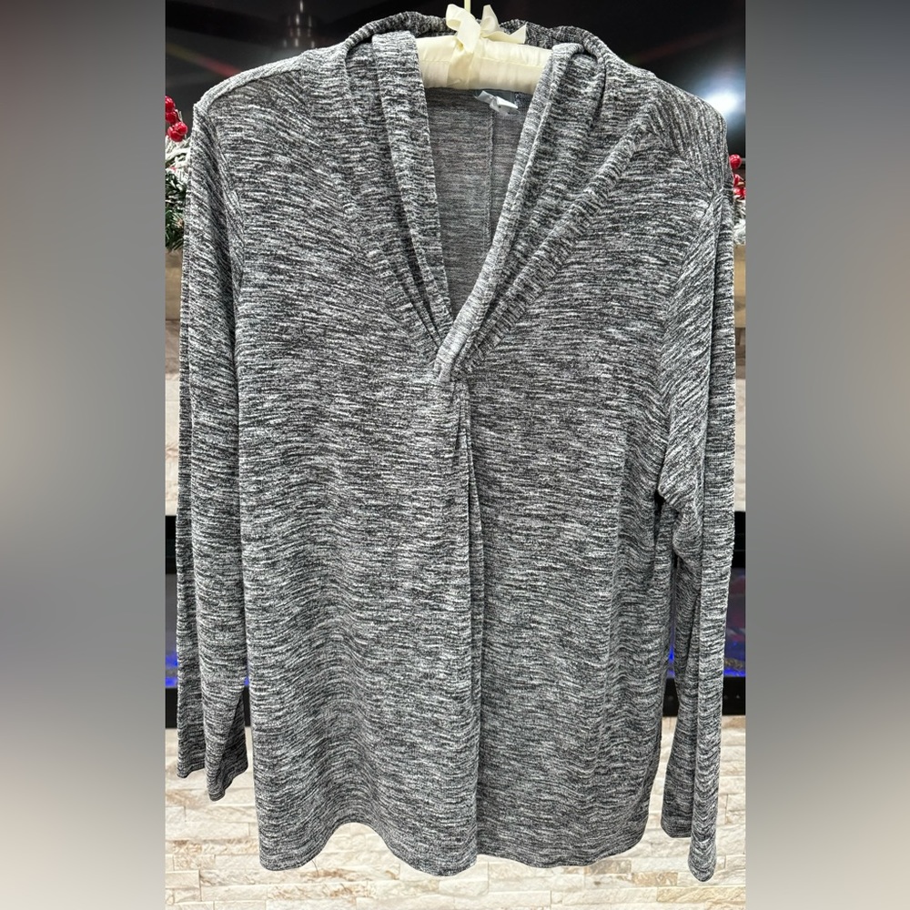 Women's Gray & White Twisted Front V Neck Long Sleeve Shirt
